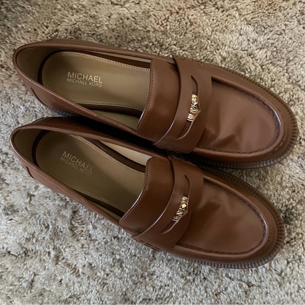 Michael Kors Women Tan Leather Gold Penny Loafers Size 7
